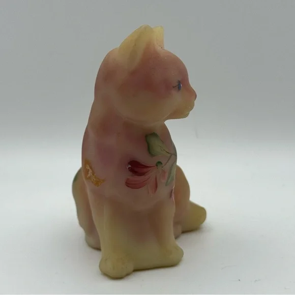 Fenton Burmese Sitting Cat Figurine with Handpainted and Roses Blue Eyes Glow - Picture 3 of 9